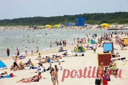 Россиянин описал пляж в Прибалтике фразой «много девушек и мало одежды»