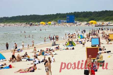 Россиянин описал пляж в Прибалтике фразой «много девушек и мало одежды»