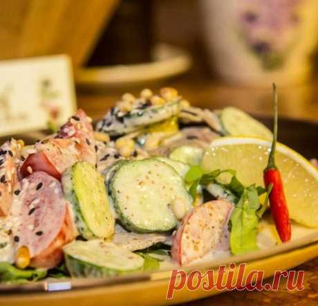 Вкусный салат: с языком и ореховым соусом