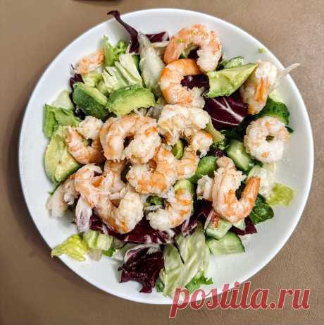 12 сытных, ярких и вкусных салатов с высоким содержанием белка и ценных питательных веществ: вторая волна идей от наших читателей | Nice&Easy | Дзен