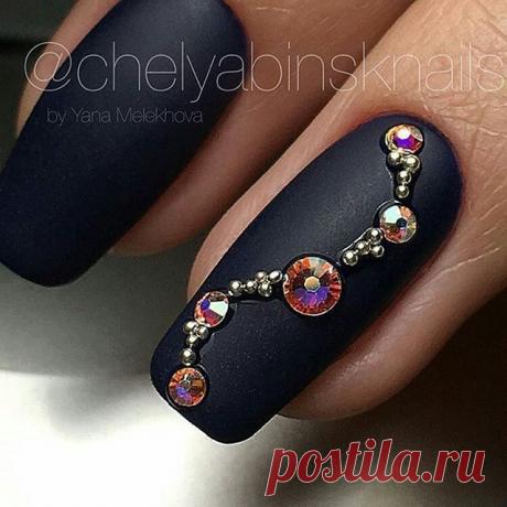 Шикарная выкладка на чёрном мате У нас собраны САМЫЕ ЛУЧШИЕ идеи маникюра, педикюра, макияжа, причесок! ПОДПИСЫВАЙСЯ НА НОВОСТИ!!! @c_h_o_c_o_l_a_d @c_h_o_c_o_l_a_d @c_h_o_c_o_l_a_d By @chelyabinsknails