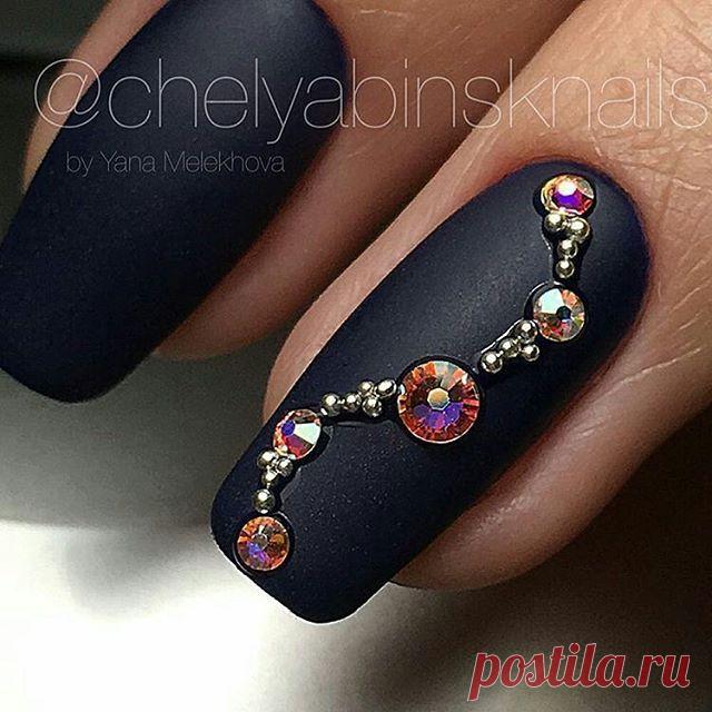 Шикарная выкладка  на чёрном мате  У нас собраны САМЫЕ ЛУЧШИЕ идеи маникюра, педикюра, макияжа, причесок! ПОДПИСЫВАЙСЯ НА НОВОСТИ!!!    @c_h_o_c_o_l_a_d @c_h_o_c_o_l_a_d @c_h_o_c_o_l_a_d By @chelyabinsknails