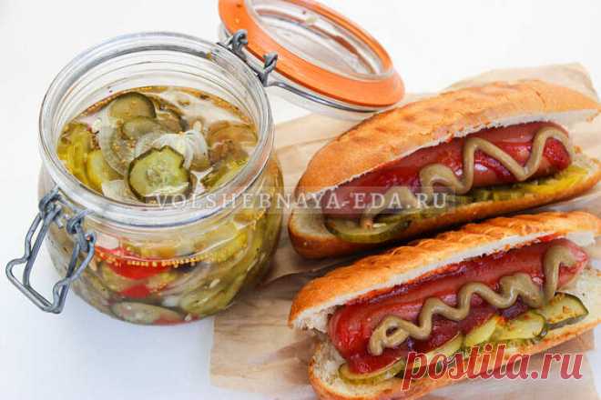 Пикули из огурцов: рецепт на зиму Пикулями называют овощи, маринованные в пряной заливке с большим количеством уксуса и специй. Они имеют пикантный кисло-остро-сладкий вкус. Подобным образом готовят огурцы, грибы и бейби-кукурузу, овощное ассорти.