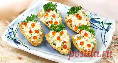 АССОРТИ С СУХАРИКАМИ !!!  **Кура 100г -волокна, краб/палочки 100г -кубик, сыр 100г -м/тёрка, майонез, специи. *Подача: на хлеб, крекер или тарталетки.