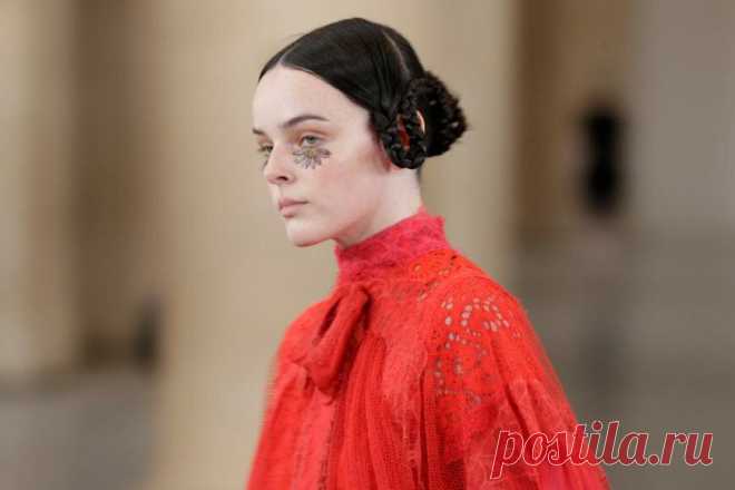 7 бьюти- трендов, а вы сможете их повторить?
Bora Aksu, Vogue Bora Aksu, Vogue Неделя моды в Лондоне подарила нам классические и экстравагантные варианты макияжа и причесок. Предлагаем взглянуть на лучшие из них. Румяна в стиле 80-х Vivienne Westwood , Vogue Vivienne Westwood , Vogue Vivienne Westwood и Molly Goddard быстро среагировали на популярность «Бриджертонов» и создали макияж в духе сериала. Лондонская Неделя […]
Читай дальше на сайте. Жми подробнее ➡