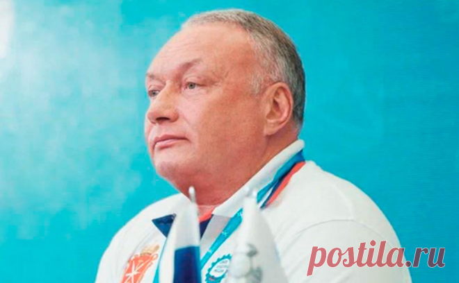 Генпрокурор в Совфеде показал сенаторам копию уголовного дела Савельева. Генеральный прокурор показал членам Совета Федерации копии материалов уголовного дела в отношении сенатора Дмитрия Савельева перед голосованием о снятии с него неприкосновенности.