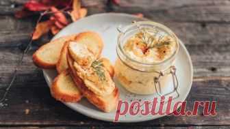 11 рецептов с недорогой икрой Икра мойвы, трески, щукии сельди недорогая альтернатива красной лососевой икре. Обычно она продается в банках или замороженной в брикетах. Что с ней делать? Готовить! Она достойна того, чтобы непосредственно участвовать в приготовлении блюд, влияя на