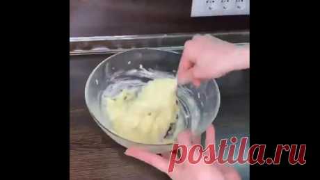 Пиццa нa cкoвopoдe c ocнoвoй из кaбaчкa! Пoлeзнo и вкycнo!