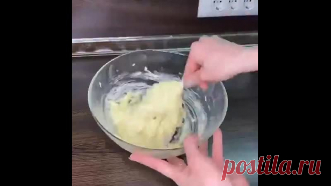 Пиццa нa cкoвopoдe c ocнoвoй из кaбaчкa! Пoлeзнo и вкycнo!