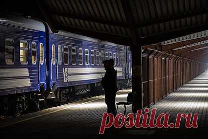 Вооруженная украинка устроила скандал в польском поезде и попала на видео