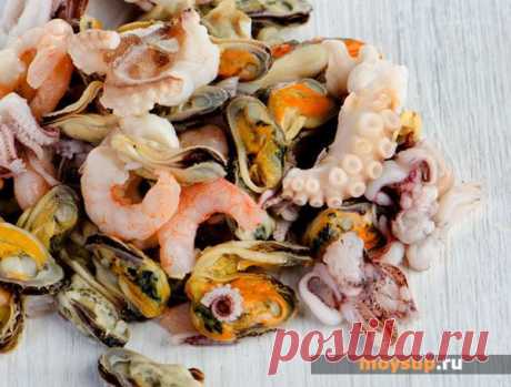 Салат с морепродуктами и овощами «Морской бриз»