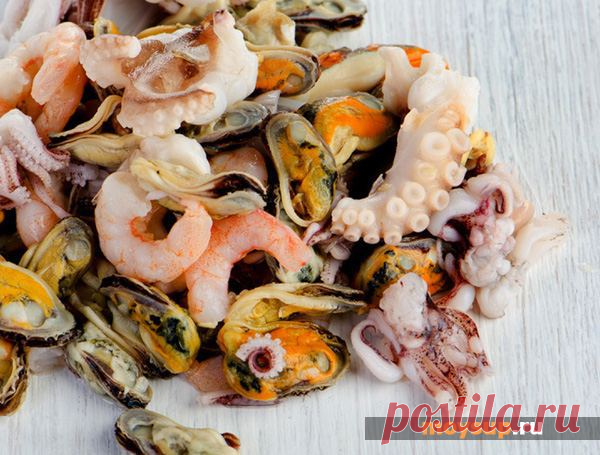 Салат с морепродуктами и овощами «Морской бриз»