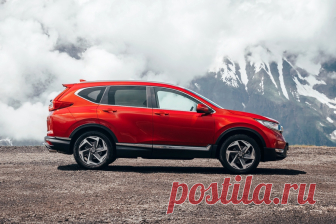 Кроссовер Honda CR-V скоро сменит дизайн и имя В Сети появились фотографии с тестов новой версии паркетника японской марки. Официальная премьера должна состояться до конца этого года. Снимки закамуфлированного кроссовера, в котором угадывается CR-V (у машин идентичный профиль), были сделаны в Китае, их опубликовало издание Autohome. Скорее всего, это не рестайлинг, хотя, как и в России, на рынке КНР модель доступна с 2017-го, а два года, по местным меркам, — вполне подходя...