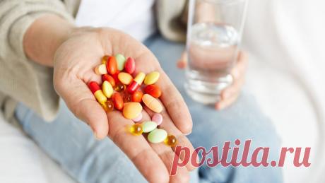 Россиянам назвали бесполезные зимой витамины Зимой тема витаминов неизменно становится актуальной, но вокруг нее много мифов
