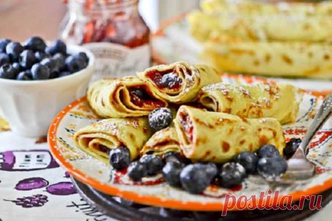 Пять вариантов вкусных и простых начинок для блинов Использование различных начинок позволяет улучшить вкус блинов,  добавляя ему многогранности, а блюду калорийности. Мужчинам понравятся сытные блинчики с мясом или рисом, детям - сладкие, а девушки предпочитают пикантные. Блины можно нафаршировать любыми ингредиентами и их вариациями, при желании даже салатом оливье или корейской морковью с жареными грибами.  В этой статье мы хотим вам предложить мене эксцентричные рецепт...