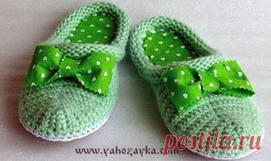 Красивые шлепанцы для дома крючком.Окантовку довяжем спицами