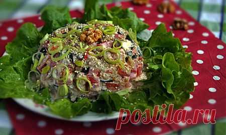 Салат из баклажанов с чесноком и орехами