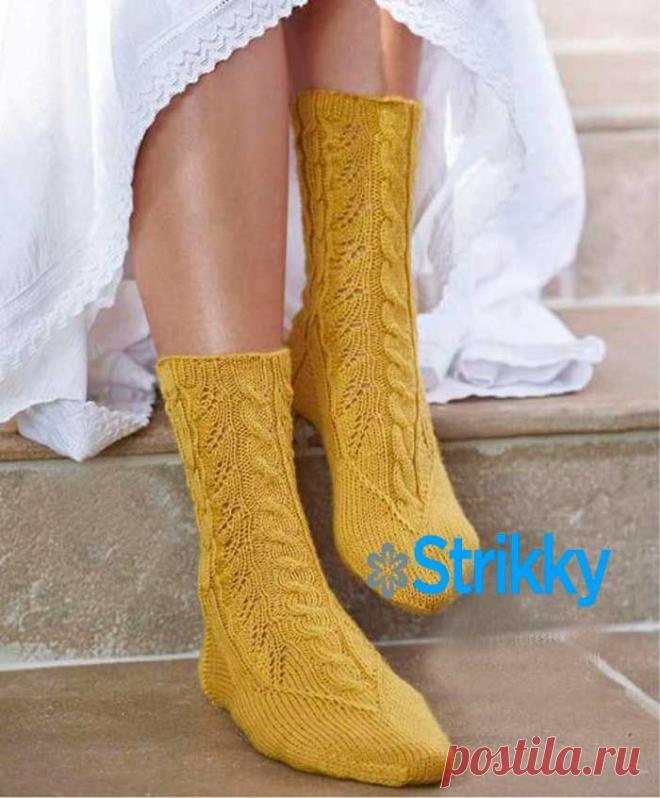 Красивые женские носки от June Burns "Благородство узоров" вязаные спицами