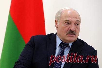 Лукашенко признался в распоряжении «подпечатывать деньги». Президент Белоруссии Александр Лукашенко заявил, что в 1990-е годы приказал Нацбанку «подпечатывать деньги», недостающие в бюджете. По словам белорусского лидера, им была поставлена задача ни в коем случае не делить хозяйства «на мелкоту» и возвращать долги народу.