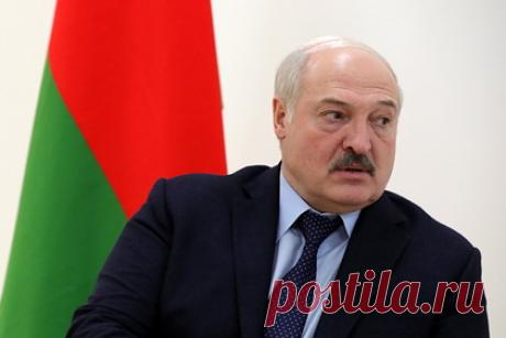 Лукашенко признался в распоряжении «подпечатывать деньги». Президент Белоруссии Александр Лукашенко заявил, что в 1990-е годы приказал Нацбанку «подпечатывать деньги», недостающие в бюджете. По словам белорусского лидера, им была поставлена задача ни в коем случае не делить хозяйства «на мелкоту» и возвращать долги народу.