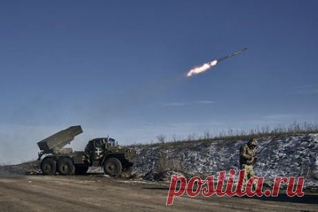 В Госдуме раскрыли долю участвовавших в боях около Соледара наемников и натовцев. Около половины военных, которые принимали участие в боях на стороне Киева в районе Соледара, являются иностранными наемниками и военнослужащими стран НАТО. Об этом в пятницу, 13 января, заявил первый зампред комитета Госдумы по делам СНГ, евразийской интеграции и связям с соотечественниками Виктор Водолацкий.