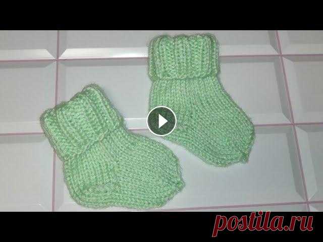 Носочки для новорожденных спицами В этом видео я вам подскажу как красиво связать пяточку, и как правильно убавить петельки чтобы получился красивый объем, стопа носочков 10 см .если п...