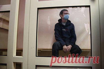 Одноклассники рассказали о желании Бекмансурова расстрелять учеников в школе. Студент Тимур Бекмансуров, устроивший стрельбу в Пермском университете 20 сентября 2021 года, ранее хотел расстрелять учеников в своей школе. Свидетели заявили, что еще в 2018 году во время обучения в школе Бекмансуров предлагал им купить огнестрельное оружие и устроить массовое убийство.