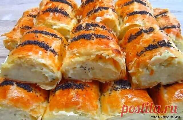Слоеные пирожки с картофелем и плавным сыром