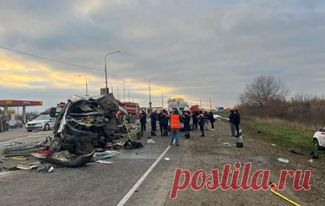 На Кубани в ДТП с бензовозом и автобусом погибли три человека. Еще 11 пострадали