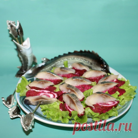 Свекольные ржаные блинчики с творожным сыром и селёдкой – пошаговый рецепт с фотографиями
свекольный сок 200 мл 
сахар 1 ч. л. 
соль 0,5 ч. л. 
уксус 9% 1,5 ст. л. 
яйцо 1 шт. 
мука ржаная 60 г 
растительное масло для жарки 
сыр сливочный творожный 150 г 
сельдь слабой соли филе 2 шт.