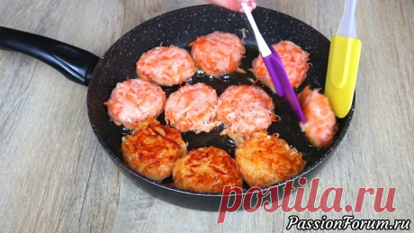 Вкуснейшие котлеты без грамма мяса! Тарелка опустела мгновенно! - запись пользователя Katerina (Катерина Михайленко) в сообществе Болталка в категории Кулинария Всем большой привет! Готовим потрясающе вкусные котлеты без грамма мяса!   Ингредиенты  Картофель – 800 гр. Морковь – 150 гр. Лук – 50-100 гр. Чеснок – 2-4 зубчика Соль – 1 ч.л. не полная  Черный перец – по вкусу Копченая паприка – 1 ч.л.