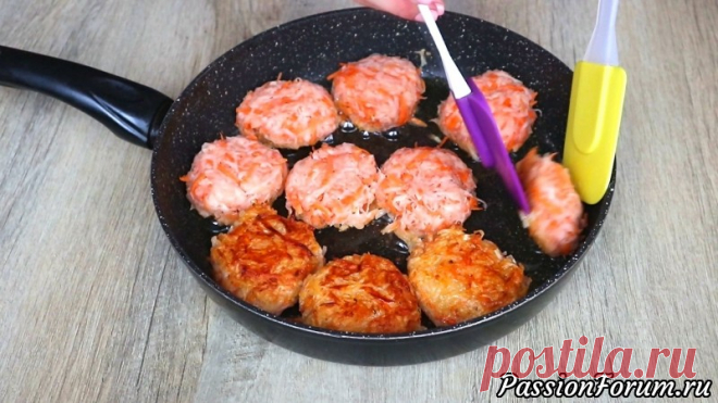 Вкуснейшие котлеты без грамма мяса! Тарелка опустела мгновенно! - запись пользователя Katerina (Катерина Михайленко) в сообществе Болталка в категории Кулинария Всем большой привет! Готовим потрясающе вкусные котлеты без грамма мяса!   Ингредиенты  Картофель – 800 гр. Морковь – 150 гр. Лук – 50-100 гр. Чеснок – 2-4 зубчика Соль – 1 ч.л. не полная  Черный перец – по вкусу Копченая паприка – 1 ч.л.