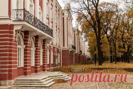 СПбГУ выложил в свободный доступ более 300 аудиолекций по истории, литературоведению и журналистике  Совершенно бесплатно можно послушать аудиоверсии лекций преподавателей главного вуза города и узнать больше об истории России или древнерусском искусстве.
