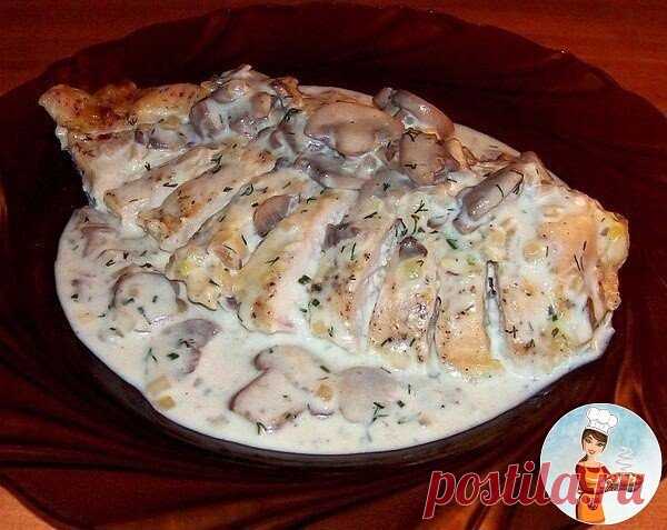 Куриные грудки в сметане с грибами, вкуснятина :)
Ингредиенты:
Картофель 7 штук
Куриная грудка 3 штуки
Репчатый лук 1 головка
Сметана по вкусу
Кетчуп по вкусу
Соль по вкусу
Перец черный молотый по вкусу
Приготовление:
1. Порежьте филе некрупными кусочками, а картофель соломкой. Приготовьте заправку, смешав сметану и кетчуп в равных долях. Лук мелко нашинкуйте и обжарьте в горячем масле до золотистого цвета.
2. Разогрейте духовку до 180 градусов. Выложите в огнеупорную форму лук, картошку, св