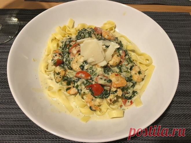 Pasta mit Scampi und Spinat - aus dem Wok. Über 62 Bewertungen und für mega befunden. Mit ► Portionsrechner ► Kochbuch ► Video-Tipps!