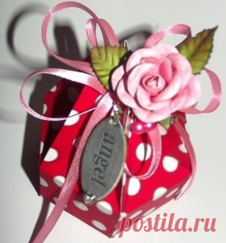 Шестигранная коробочка для подарка