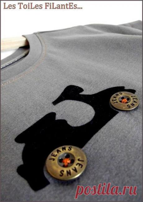 Motif "scooter" en feutrine et boutons de métal.