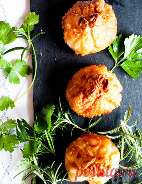 ЖАРЕНЫЕ ПИРОЖКИ С КУРИЦЕЙ