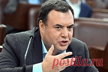 В СПЧ связали инцидент с посольской школой в Польше с грядущим Днем Победы. Инцидент с посольской школой в Польше связан с грядущим Днем Победы. С таким мнением выступил член Совета по правам человека при президенте России Александр Брод, его слова приводит РИА Новости. Власти Варшавы при поддержке полиции ворвались в здание школы и повесили на двери новые замки.