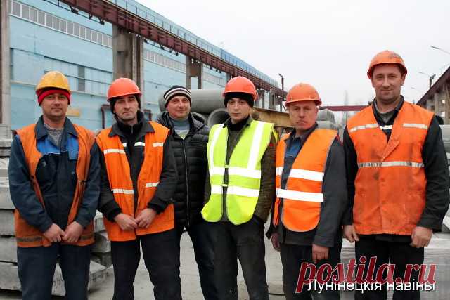Лепшая рэклама 12.12.2016 
ААТ “Спецжалезабетон” з’яўляецца адным з прыкладаў правільнай стратэгіі кіраўніцтва і ўмення з дапамогай комплекснага падыходу забяспечыць эканамічную стабільнасць прадпрыемства. Вядома, сённяшнія складанасці будаўнічага рынку адбіліся і на яго вытворчасці, але дзейсная структура магутнасцяў, сістэма збыту і інвестыцыйная дзейнасць дапамагаюць заставацца на ўстойлівай траекторыі развіцця.