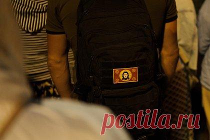 Крепких мужчин в черном с закрытыми лицами заметили еще в одном российском городе