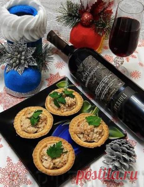 Салат-закуска "А-ля сациви" Питательный, сочный с ярким вкусом салат, который отлично подойдет в качестве наполнителя тарталеток или закусочных пирожных.