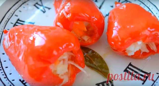 Вкуснейшая закуска «КРУТЫЕ ПЕРЦЫ» Предлагаем вам рецепт изумительно закуски к праздничному столу и не только. Приготовить ее мы предлагаем из болгарского перца и капусты. Закуска прекрасно сочетается с любым блюдом и особенно вкусно дополняет мясо. Необходимые продукты: Для основы: капуста — 1 кг лук — 1 шт морковь — 1 шт болгарский перец Для маринада: вода — 1,5 л …