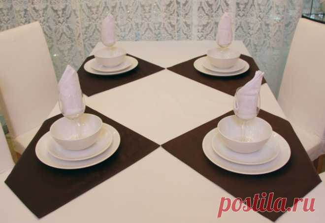 https://www.livemaster.ru/item/15684411-dlya-doma-i-interera-salfetki-i-skatert-v-nabore-dlya-serviro