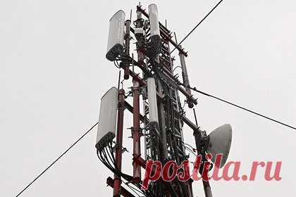Россиянин сжег сотовую вышку из страха перед 5G и отправил фото в полицию. В Иркутске полиция и ФСБ задержали 41-летнего местного жителя, который поджег оборудование вышки сотовой связи. Мужчина совершил правонарушение после того, как два года назад прочитал в интернете о вреде 5G. По словам поджигателя, он стал чувствовать излучения, которые мешали ему спать.