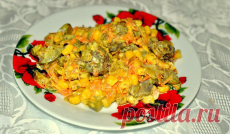 Салат с морковью и печенью.