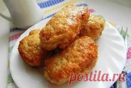 Супер пышные котлеты из куриного фарша с овсяными хлопьями.
Наташа Имшенецкая.
Ингредиенты:
- 500 г фарша куриного
- 1 яйцо
- 1/2 стакана овсяных хлопьев быстрого приготовления
- 1/2 стакана молока (или воды) 
- 1 лук репчатый
- 2 зубчика чеснока
- паприка
- черный молотый перец
- соль
- растительное масло для жарки
Яйцо смешать с молоком, залить этой смесью овсяные хлопья и оставить на пол часа.
Лук мелко порезать, чеснок измельчить, добавить в куриный фарш и перемешать.
Добавить в фарш наб