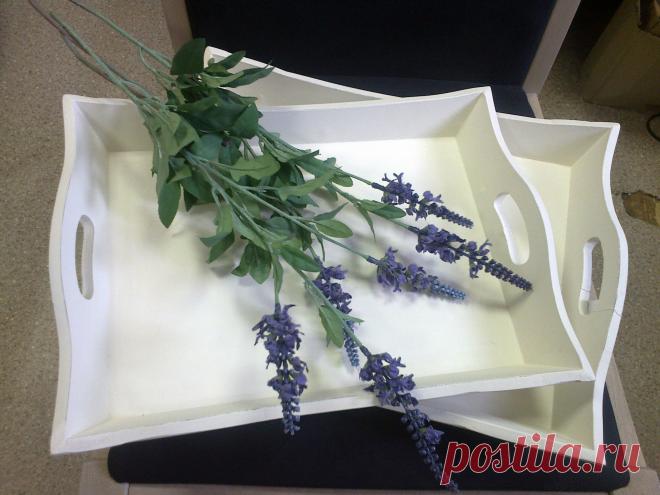 Подносы в стиле Прованс и Кантри для дизайна интерьера квартиры, дома, дачи, комнаты, гостиной, кухни и столовой можно недорого купить в интернет магазине Уголок Прованса в Москве