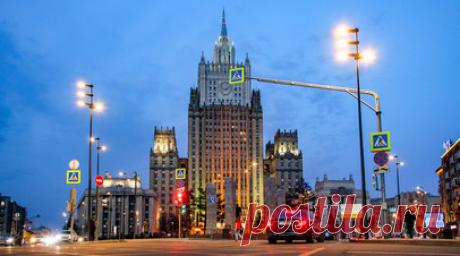 МИД: Россия примет контрмеры в случае отмены в Японии статьи об отказе от ВС. Москва будет вынуждена принять контрмеры, если японские власти отменят ст. 9 Конституции, которая предполагает отказ от войны и применения вооружённых сил как средства разрешения международных конфликтов. Читать далее