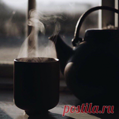 сказать кому-то: "Доброе утро!"... кажется, что это такая малость и она совершенно ничего не стоит... и одновременно это бесценно... знать, что рядышком или быть может далеко... есть люди, которые думают о тебе проснувшись... желают доброго утра и при этом улыбаются... губами... глазами... душою...

пусть это утро будет уютным и очень родным...

Елена Раевская